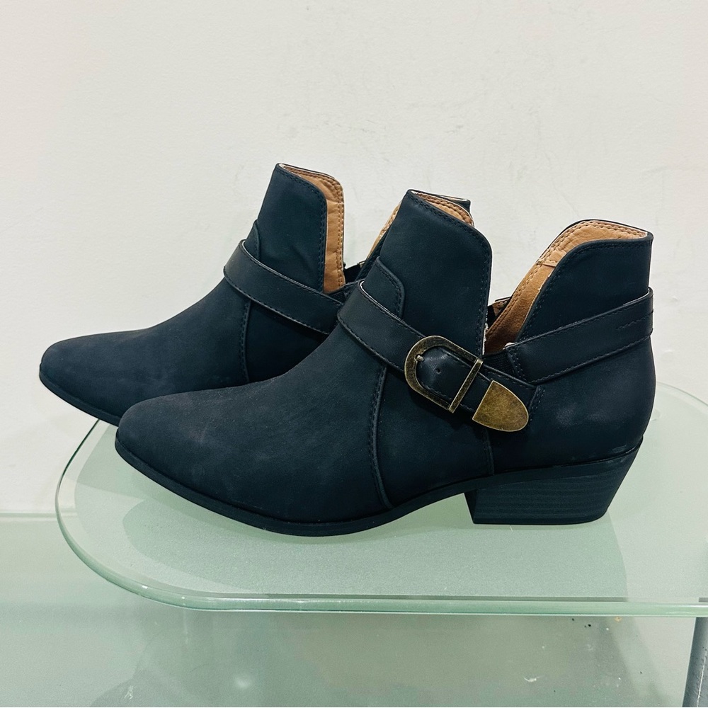 NWOT Wonderly 11 M women’s black Maeve ankle boots‎